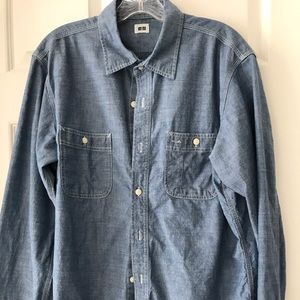 Uniqlo long sleeve blue men’s button down shirt